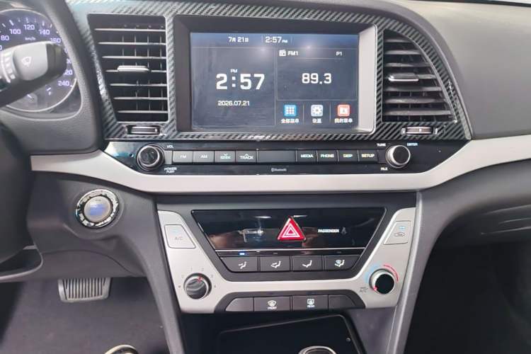 Used Hyundai Elantra (6th Generation / Lingdong) 2016 1.6L Automatic ZhiXuan – Elite Version Audio And AC Panel