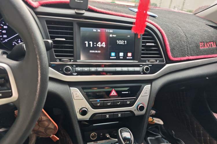 Used Hyundai Elantra (6th Generation / Lingdong) 2016 1.6L Automatic ZhiXuan – Elite Version Audio And AC Panel