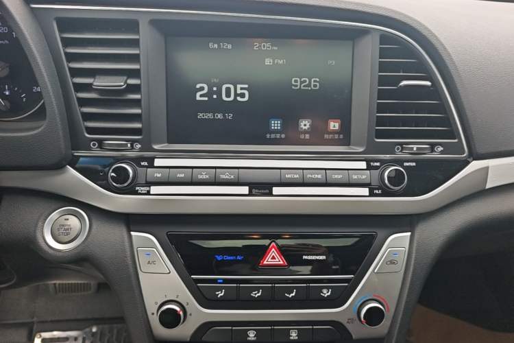 Used Hyundai Elantra (6th Generation / Lingdong) 2016 1.6L Automatic ZhiXuan · Luxury Version Audio And AC Panel