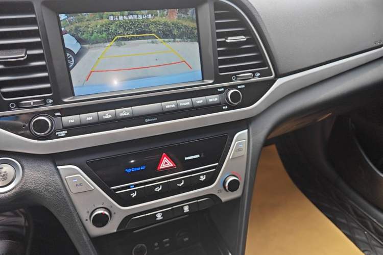 Used Hyundai Elantra (6th Generation / Lingdong) 2016 1.6L Automatic ZhiXuan – Elite Version Audio And AC Panel