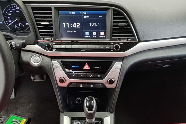 Used Hyundai Elantra (6th Generation / Lingdong) 2016 1.6L Automatic ZhiXuan – Elite Version Audio And AC Panel