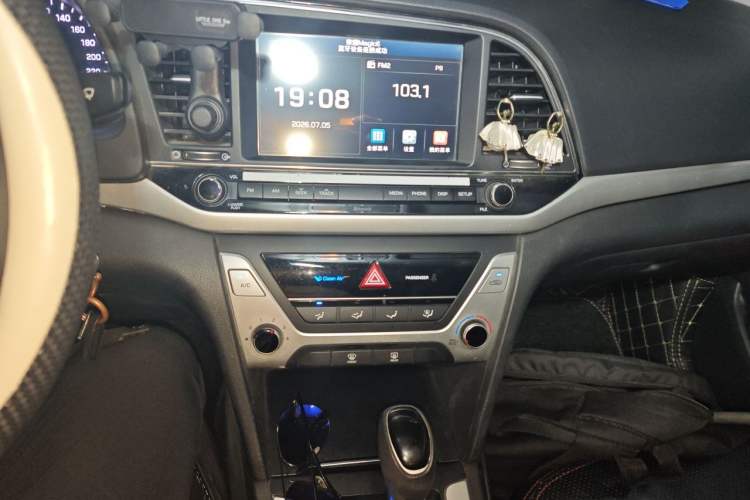 Used Hyundai Elantra (6th Generation / Lingdong) 2016 1.6L Automatic ZhiXuan – Elite Version Audio And AC Panel