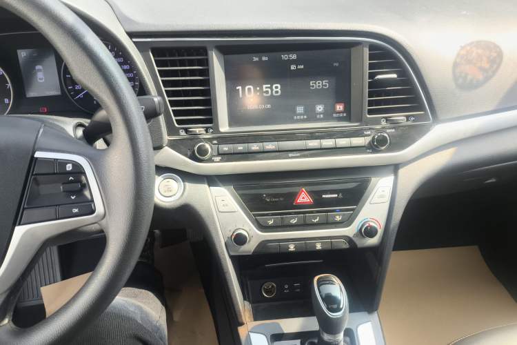 Used Hyundai Elantra (6th Generation / Lingdong) 2016 1.6L Automatic ZhiXuan – Elite Version Audio And AC Panel