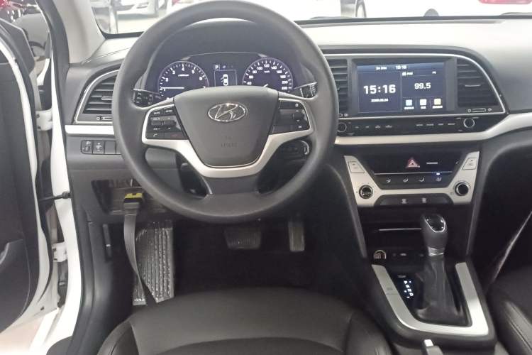 Used Hyundai Elantra (6th Generation / Lingdong) 2016 1.6L Automatic ZhiXuan – Elite Version Audio And AC Panel