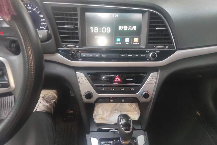 Used Hyundai Elantra (6th Generation / Lingdong) 2016 1.6L Automatic ZhiXuan – Elite Version Audio And AC Panel