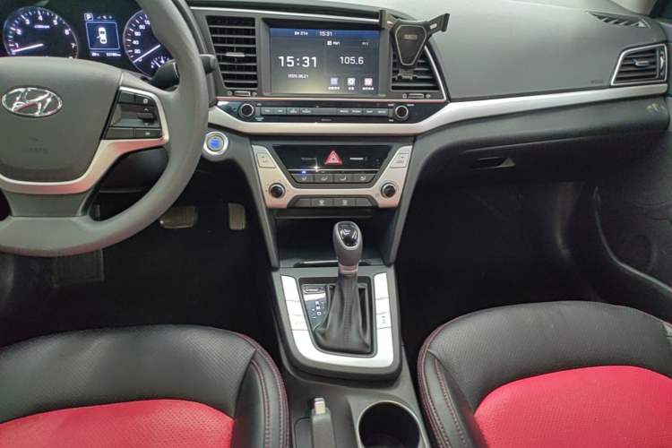 Used Hyundai Elantra (6th Generation / Lingdong) 2016 1.6L Automatic ZhiXuan – Elite Version Audio And AC Panel