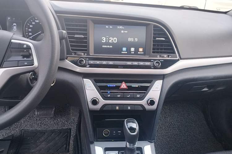 Used Hyundai Elantra (6th Generation / Lingdong) 2016 1.6L Automatic ZhiXuan – Elite Version Audio And AC Panel