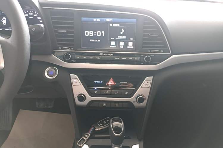 Used Hyundai Elantra (6th Generation / Lingdong) 2016 1.6L Automatic ZhiXuan – Elite Version Audio And AC Panel