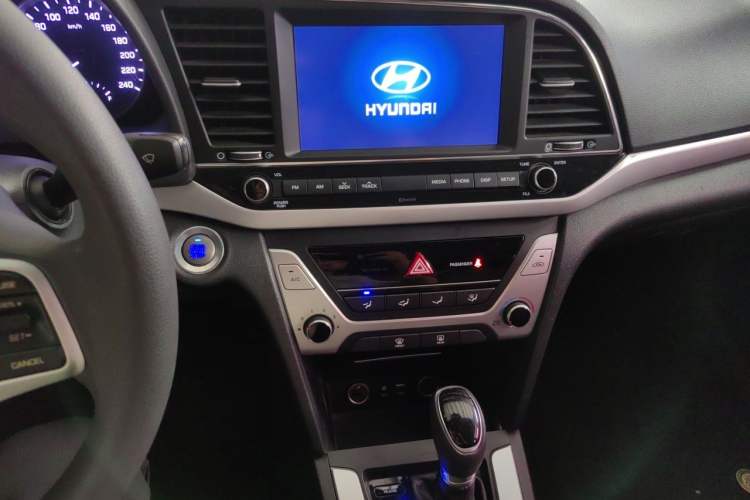 Used Hyundai Elantra (6th Generation / Lingdong) 2016 1.6L Automatic ZhiXuan – Elite Version Audio And AC Panel