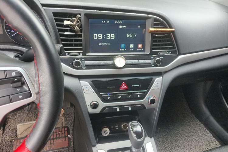 Used Hyundai Elantra (6th Generation / Lingdong) 2016 1.6L Automatic ZhiXuan – Elite Version Audio And AC Panel