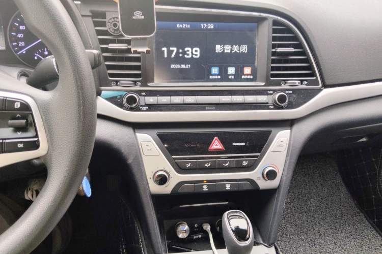 Used Hyundai Elantra (6th Generation / Lingdong) 2016 1.6L Automatic ZhiXuan – Elite Version Audio And AC Panel