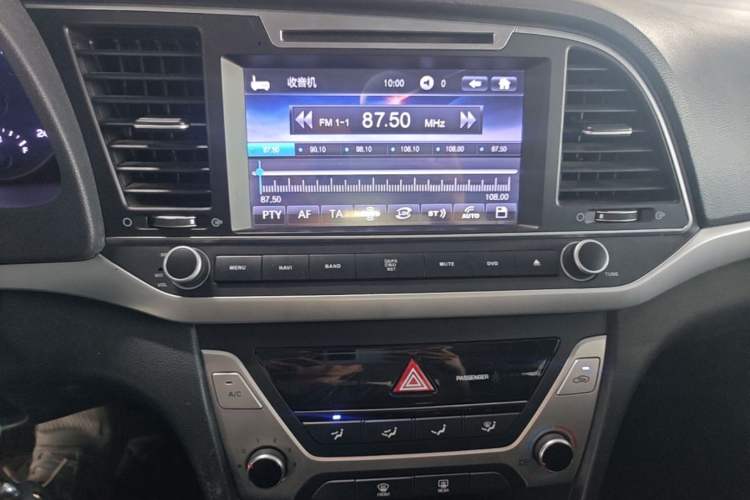 Used Hyundai Elantra (6th Generation / Lingdong) 2016 1.6L Manual ZhiXuan·Youth Edition Audio And AC Panel