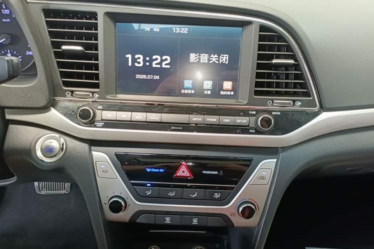 Used Hyundai Elantra (6th Generation / Lingdong) 2016 1.6L Automatic ZhiXuan – Elite Version Audio And AC Panel