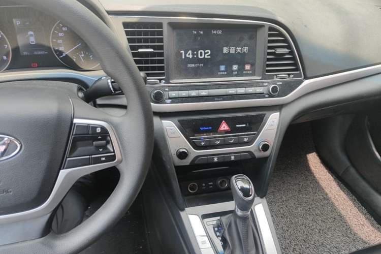 Used Hyundai Elantra (6th Generation / Lingdong) 2016 1.6L Automatic ZhiXuan – Elite Version Audio And AC Panel