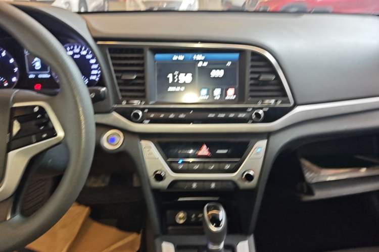 Used Hyundai Elantra (6th Generation / Lingdong) 2016 1.6L Automatic ZhiXuan – Elite Version Audio And AC Panel