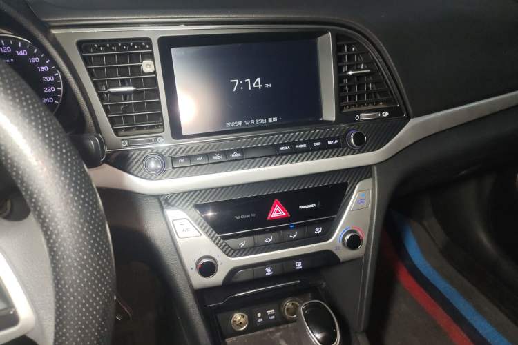 Used Hyundai Elantra (6th Generation / Lingdong) 2016 1.6L Automatic ZhiXuan – Elite Version Audio And AC Panel