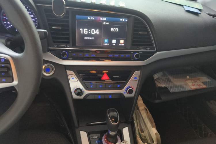 Used Hyundai Elantra (6th Generation / Lingdong) 2016 1.6L Automatic ZhiXuan – Elite Version Audio And AC Panel
