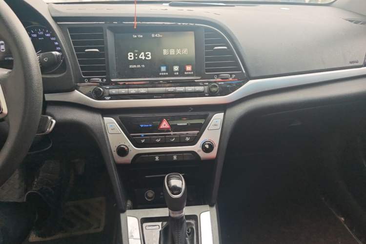 Used Hyundai Elantra (6th Generation / Lingdong) 2016 1.6L Automatic ZhiXuan – Elite Version Audio And AC Panel
