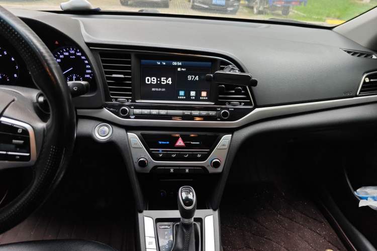 Used Hyundai Elantra (6th Generation / Lingdong) 2016 1.6L Automatic ZhiXuan – Elite Version Audio And AC Panel