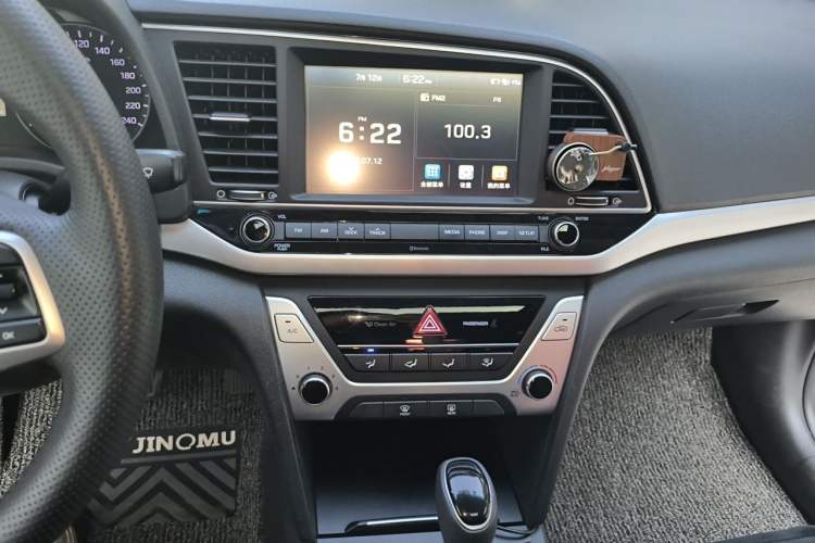 Used Hyundai Elantra (6th Generation / Lingdong) 2016 1.6L Automatic ZhiXuan – Elite Version Audio And AC Panel
