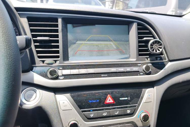 Used Hyundai Elantra (6th Generation / Lingdong) 2016 1.6L Automatic ZhiXuan – Elite Version Audio And AC Panel