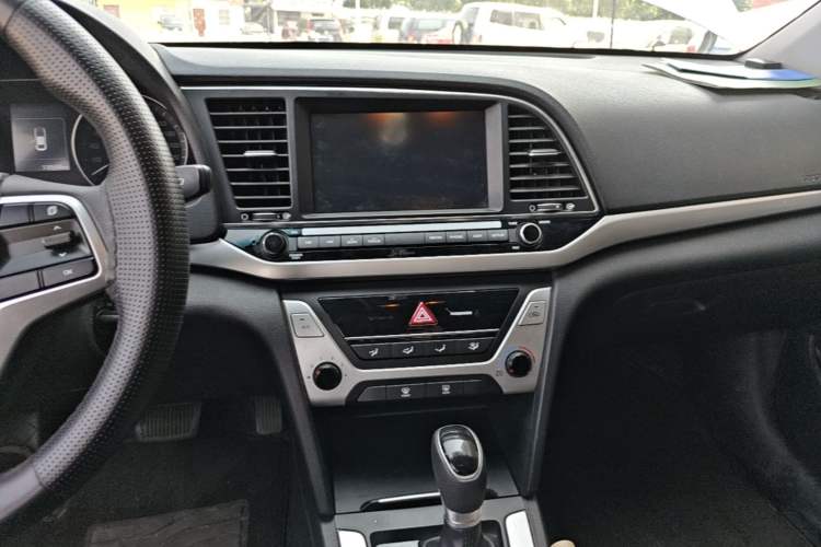 Used Hyundai Elantra (6th Generation / Lingdong) 2016 1.6L Automatic ZhiXuan – Elite Version Audio And AC Panel
