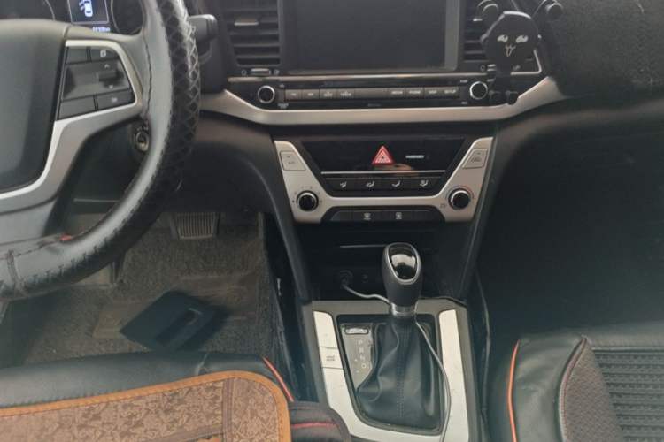 Used Hyundai Elantra (6th Generation / Lingdong) 2016 1.6L Automatic ZhiXuan – Elite Version Audio And AC Panel