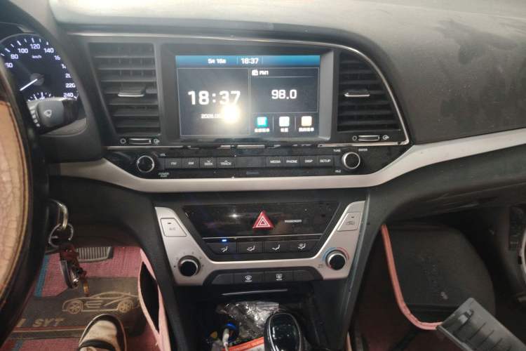 Used Hyundai Elantra (6th Generation / Lingdong) 2016 1.6L Automatic ZhiXuan – Elite Version Audio And AC Panel