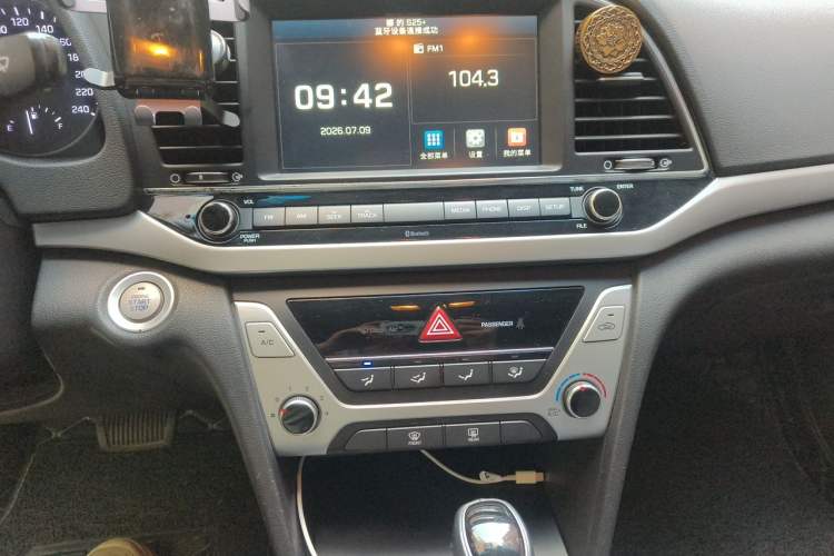 Used Hyundai Elantra (6th Generation / Lingdong) 2016 1.6L Automatic ZhiXuan · Luxury Version Audio And AC Panel
