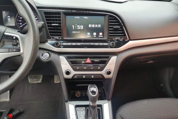 Used Hyundai Elantra (6th Generation / Lingdong) 2016 1.6L Automatic ZhiXuan – Elite Version Audio And AC Panel