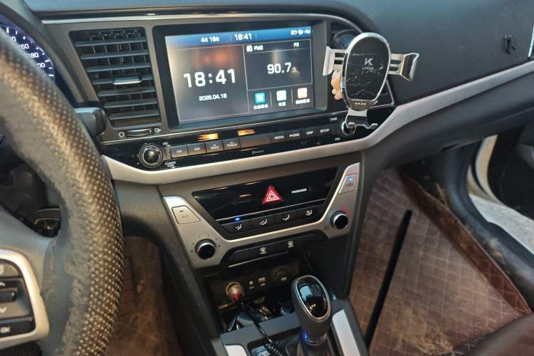 Used Hyundai Elantra (6th Generation / Lingdong) 2016 1.6L Automatic ZhiXuan – Elite Version Audio And AC Panel