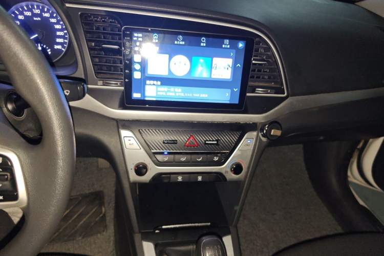 Used Hyundai Elantra (6th Generation / Lingdong) 2016 1.6L Manual ZhiXuan·Youth Edition Audio And AC Panel