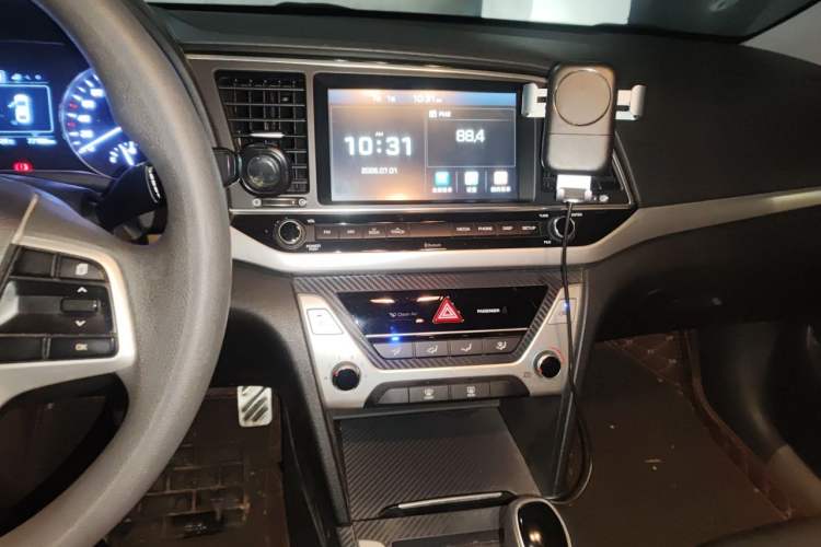 Used Hyundai Elantra (6th Generation / Lingdong) 2016 1.6L Automatic ZhiXuan – Elite Version Audio And AC Panel