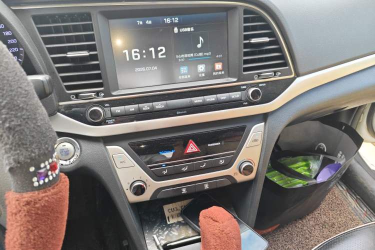 Used Hyundai Elantra (6th Generation / Lingdong) 2016 1.6L Automatic ZhiXuan – Elite Version Audio And AC Panel