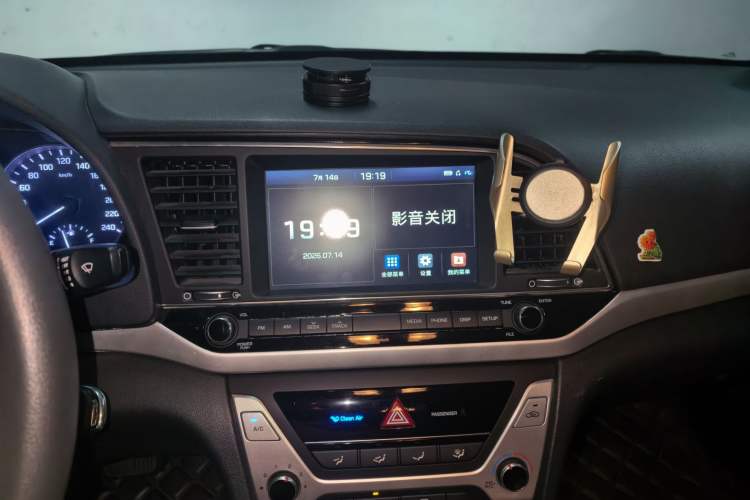 Used Hyundai Elantra (6th Generation / Lingdong) 2016 1.6L Automatic ZhiXuan – Elite Version Audio And AC Panel