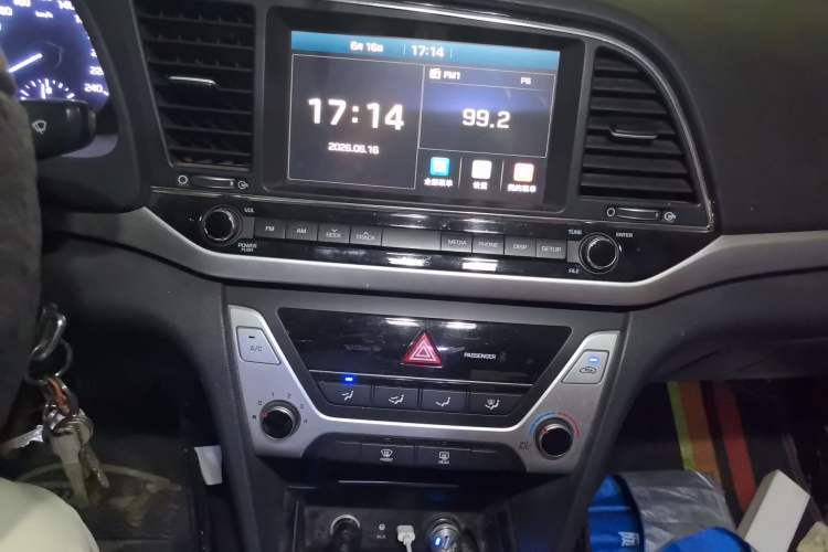 Used Hyundai Elantra (6th Generation / Lingdong) 2016 1.6L Automatic ZhiXuan – Elite Version Audio And AC Panel