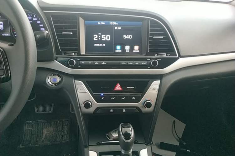 Used Hyundai Elantra (6th Generation / Lingdong) 2016 1.6L Automatic ZhiXuan – Elite Version Audio And AC Panel