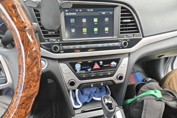 Used Hyundai Elantra (6th Generation / Lingdong) 2016 1.6L Automatic ZhiXuan – Elite Version Audio And AC Panel