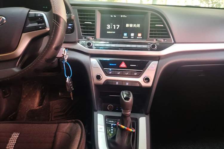 Used Hyundai Elantra (6th Generation / Lingdong) 2016 1.6L Automatic ZhiXuan – Elite Version Audio And AC Panel