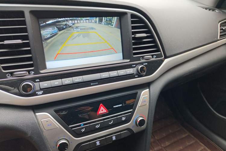 Used Hyundai Elantra (6th Generation / Lingdong) 2016 1.6L Automatic ZhiXuan – Elite Version Audio And AC Panel