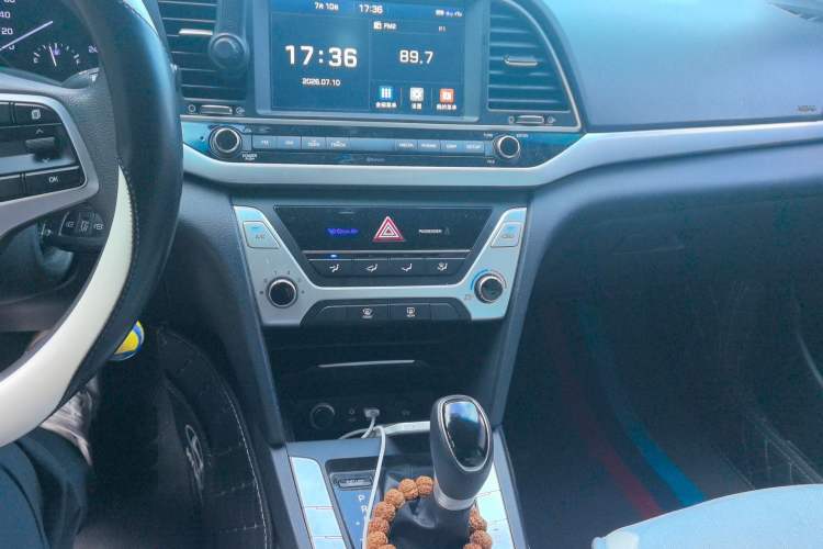 Used Hyundai Elantra (6th Generation / Lingdong) 2016 1.6L Automatic ZhiXuan – Elite Version Audio And AC Panel