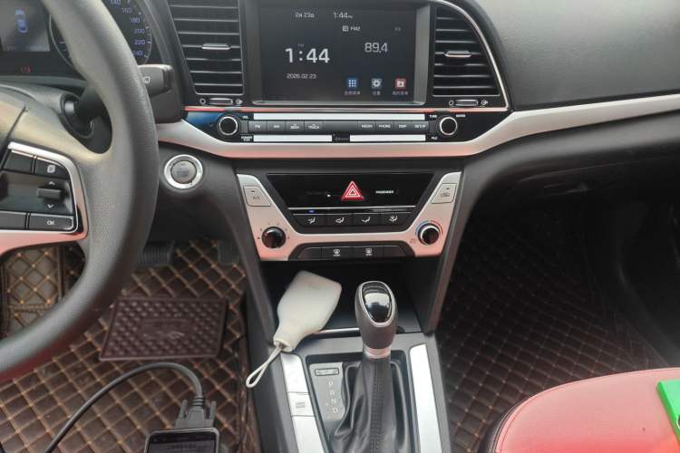 Used Hyundai Elantra (6th Generation / Lingdong) 2016 1.6L Automatic ZhiXuan · Youth Edition Audio And AC Panel