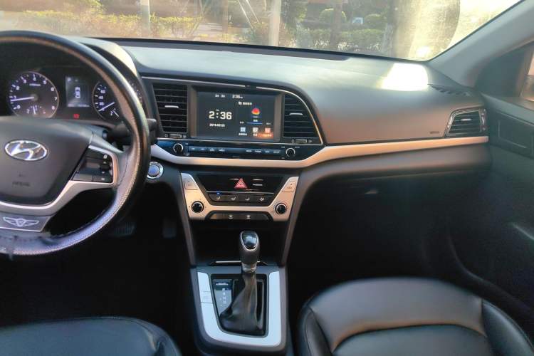 Used Hyundai Elantra (6th Generation / Lingdong) 2016 1.6L Automatic ZhiXuan – Elite Version Audio And AC Panel