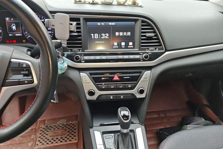 Used Hyundai Elantra (6th Generation / Lingdong) 2016 1.6L Automatic ZhiXuan – Elite Version Audio And AC Panel