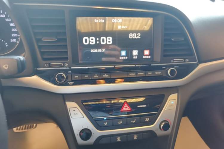 Used Hyundai Elantra (6th Generation / Lingdong) 2016 1.6L Automatic ZhiXuan – Elite Version Audio And AC Panel