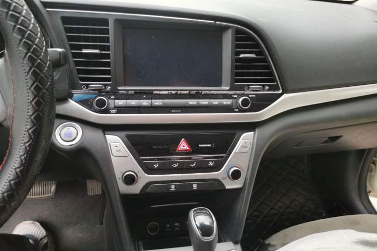 Used Hyundai Elantra (6th Generation / Lingdong) 2016 1.6L Automatic ZhiXuan – Elite Version Audio And AC Panel