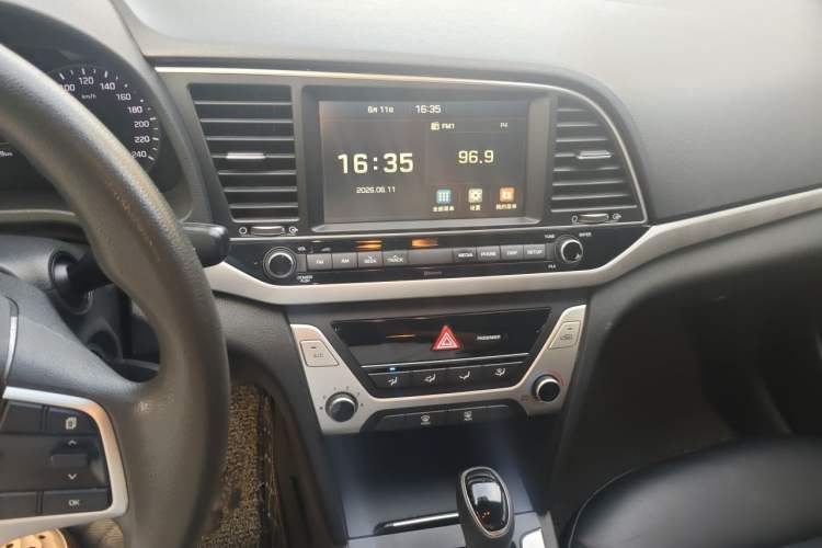 Used Hyundai Elantra (6th Generation / Lingdong) 2016 1.6L Automatic ZhiXuan – Elite Version Audio And AC Panel
