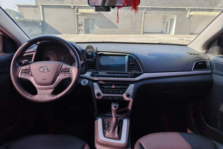 Used Hyundai Elantra (6th Generation / Lingdong) 2016 1.6L Automatic ZhiXuan · Luxury Version Audio And AC Panel