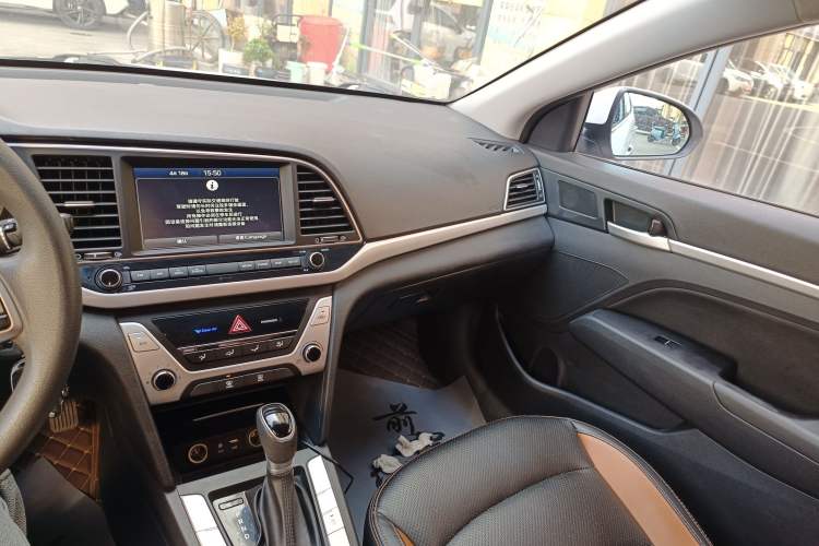 Used Hyundai Elantra (6th Generation / Lingdong) 2016 1.6L Automatic ZhiXuan – Elite Version Audio And AC Panel