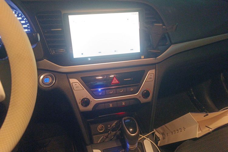 Used Hyundai Elantra (6th Generation / Lingdong) 2016 1.6L Automatic ZhiXuan · Luxury Version Audio And AC Panel